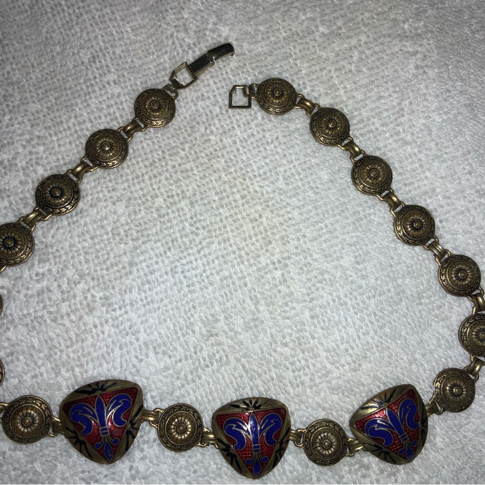 |Vintage womans 17in necklace.